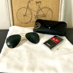 Ray Ban Aviator Sun glasses. Only used a few times.